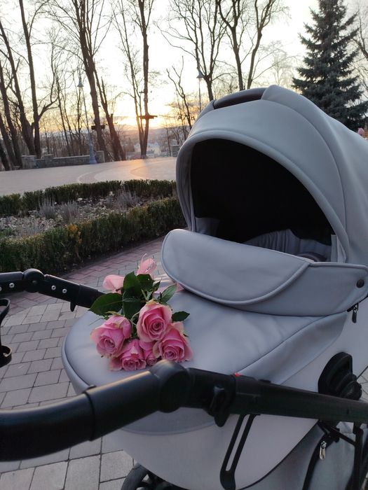 Продам Коляску 2в 1