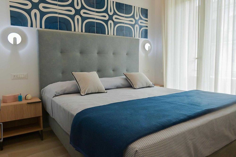 Quartos CASAL WC privado+Terraços e vistas sobre Lisboa. Na Graça. Entrada imediata.
