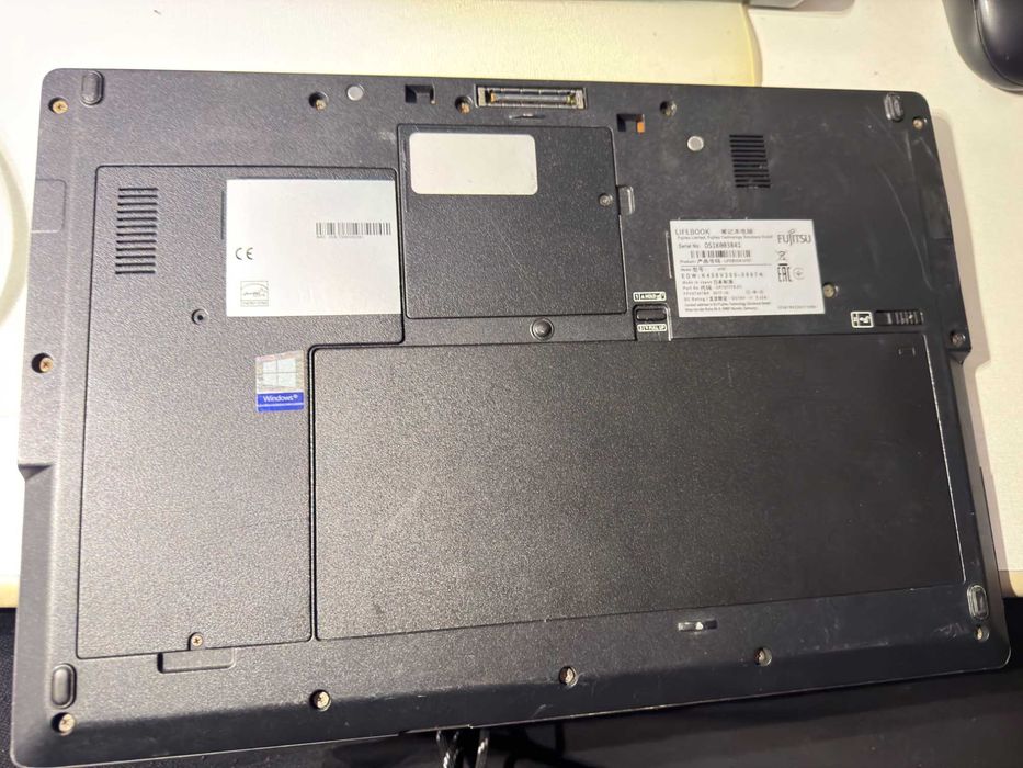Fujitsu LifeBook U757 Avariado p/Peças