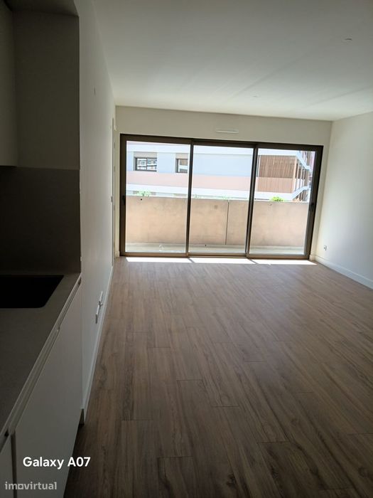 Apartamento T2 com piscina e garagem em Lisboa