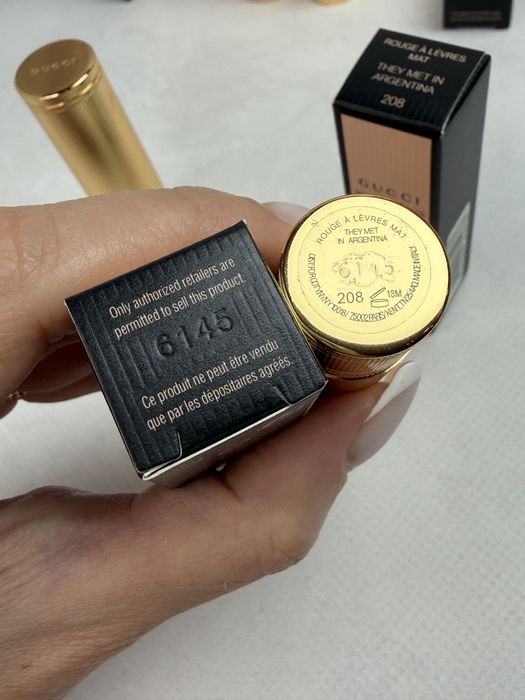 Помада для губ Gucci 208