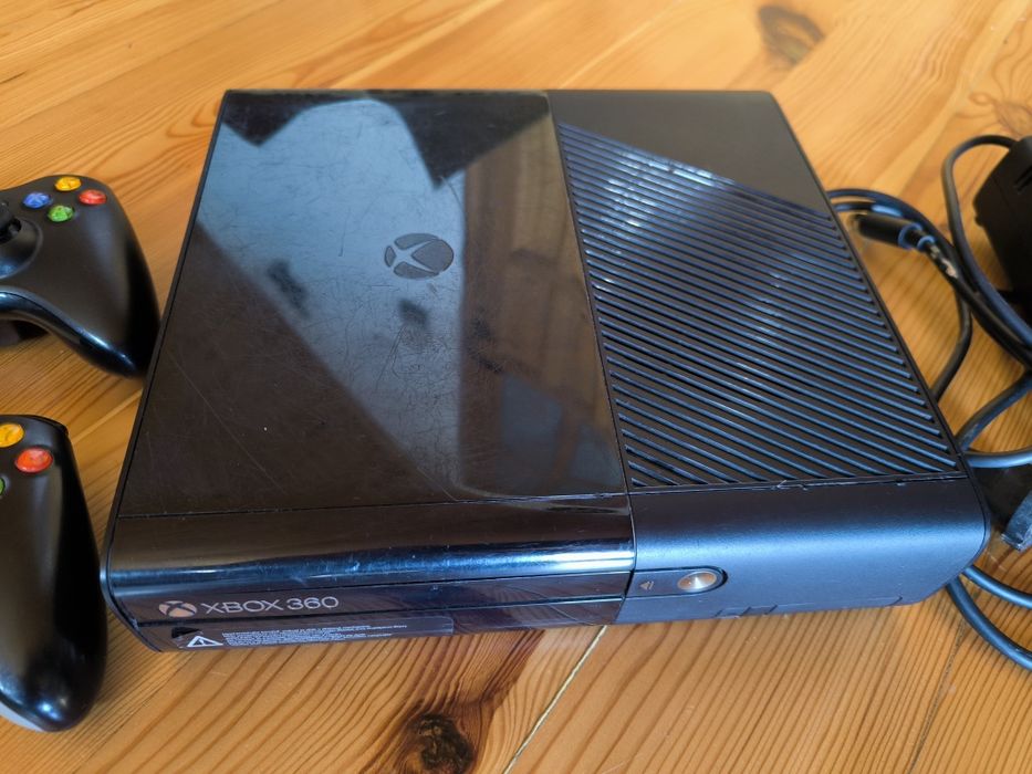 Xbox 360 500 GB  2 pady