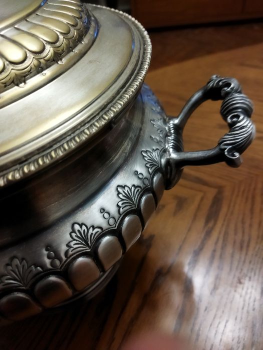 Large terrine with silver plating64861606535811125