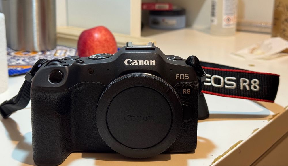 Canon EOS R8 – Como Nova