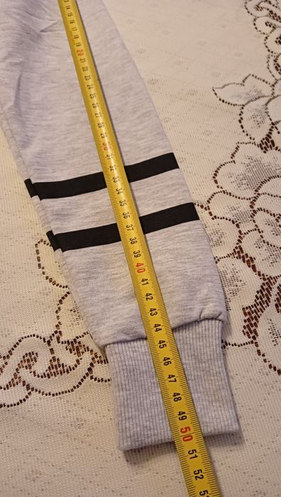 Bluzka z kapturem na 146cm nowa.