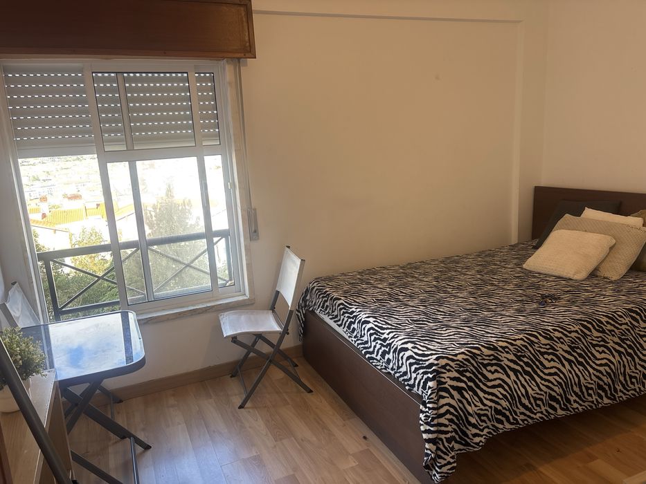 Quartos para casal e solteiros a 10 minutos da estacao