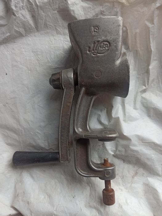 Ручная кофемолка Мрия