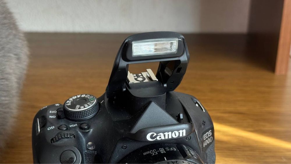 Продам Canon 600D+комплект