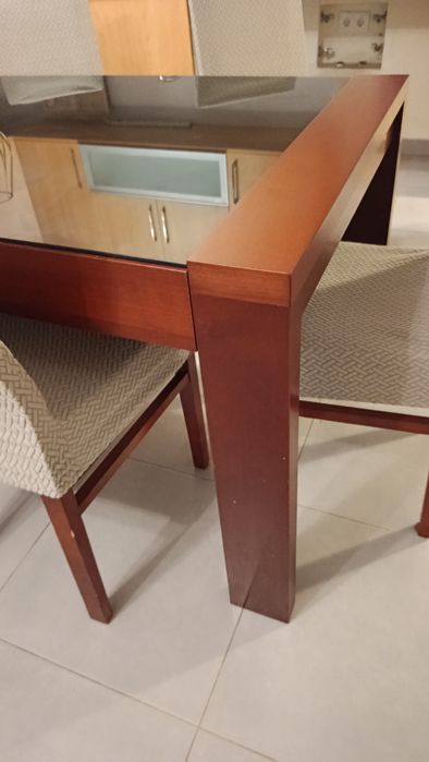 1 Mesa em Cerejeira e Vidro Escuro + 6 Cadeiras
