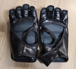 Profesjonalne rękawice MMA bokserskie na pół palca.