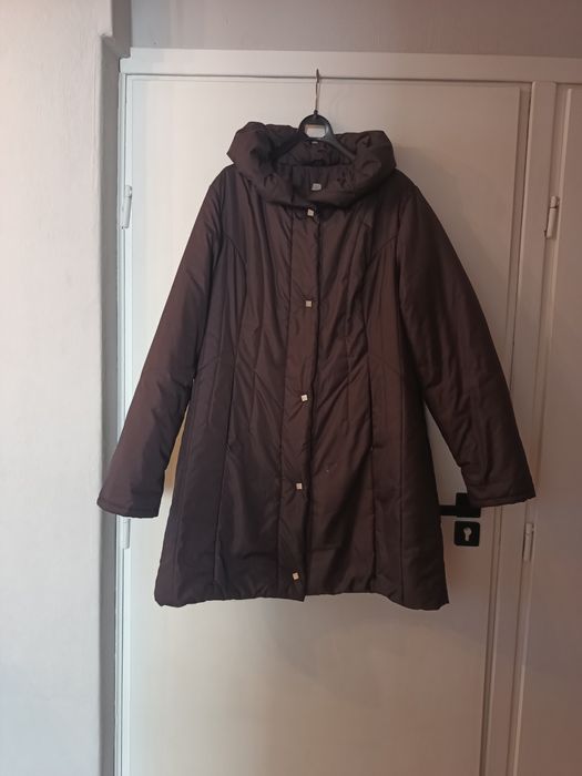 Brązowa kurtka lekko pikowana