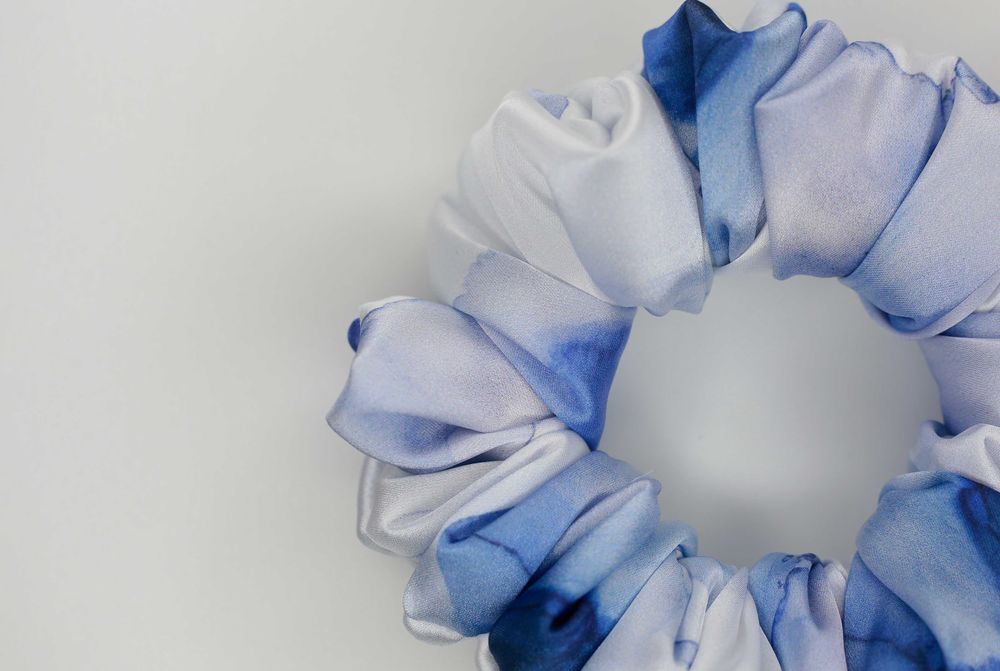 gumka do włosów scrunchie MIDI satynowa frotka