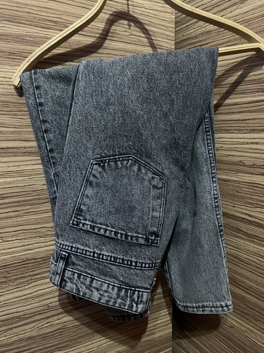 джинси жіночі чорного кольору