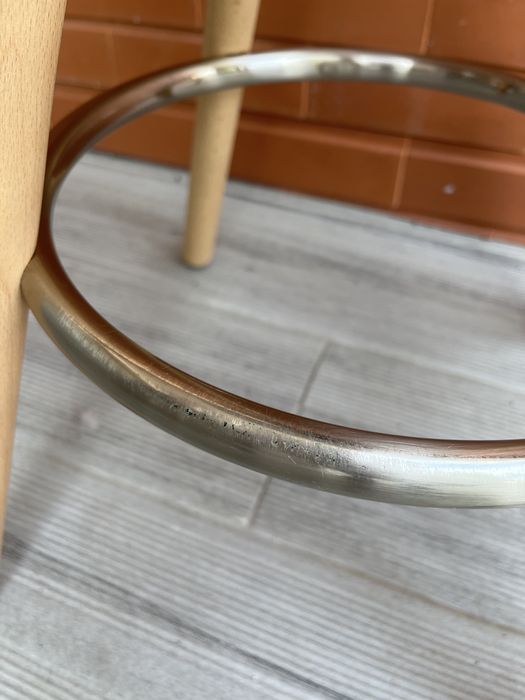 Cadeiras brancas,  60 cm altura