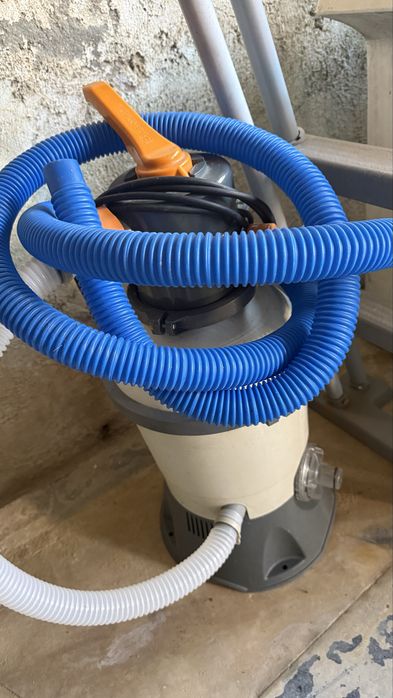 Escada e bomba piscina
