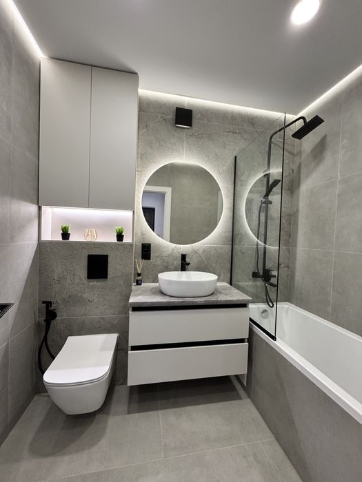 Центр .Продаж 2 кім квартири з великою кухнею та єврорем ,2 гардеробні