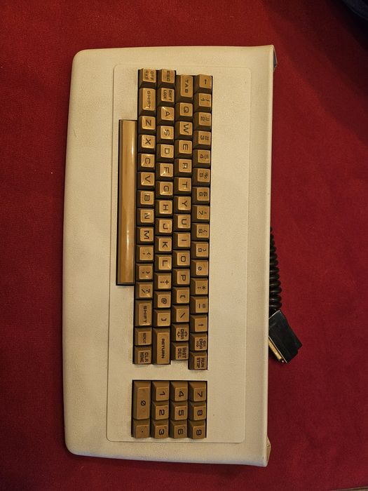 Klawiatura comodore 8296