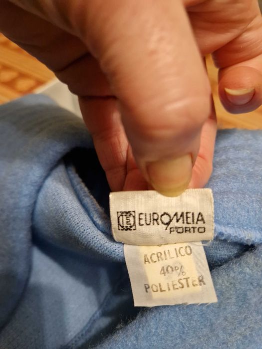 Robe em azul quente e feito em Portugal