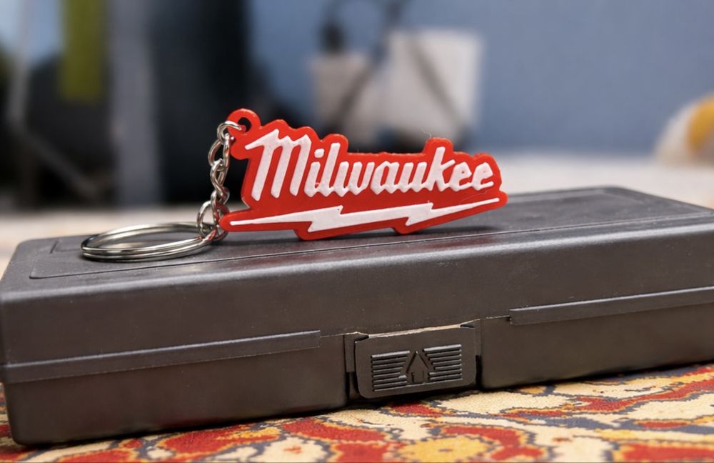 Brelok Milwaukee – druk 3D | Wytrzymały breloczek do kluczy