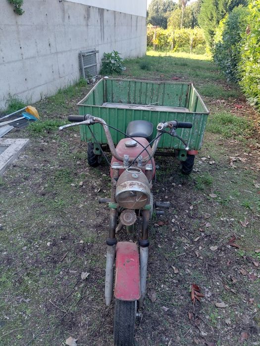 Mota antiga de 3 rodas