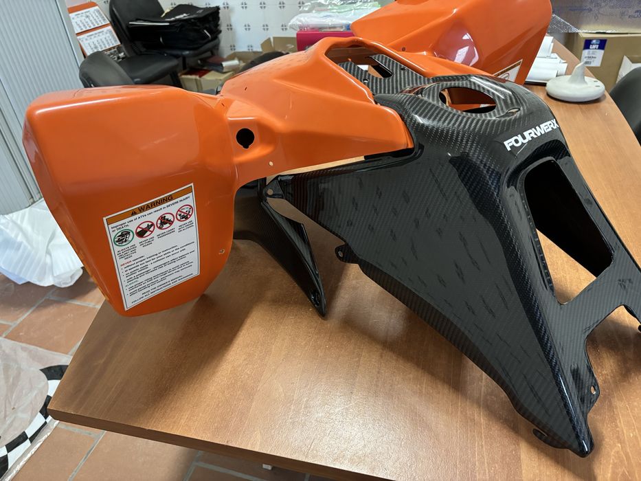 Plástico Maier + Carbono Fourwerx - LTR450 LTR
