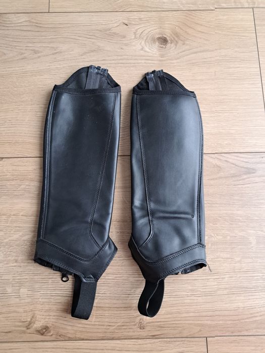 Czapsy czarne jazda konna sztylpy