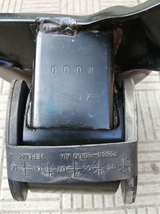 Подушка двигателя Kia Carens, Magentis