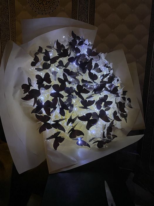 Букети з метеликів та цукерок на подарунок