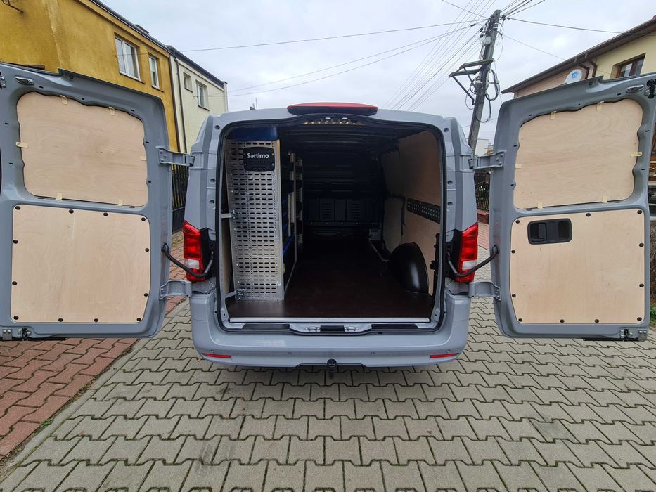 Zabudowa ze sklejki paki samochodu dostawczego busa furgonu vana