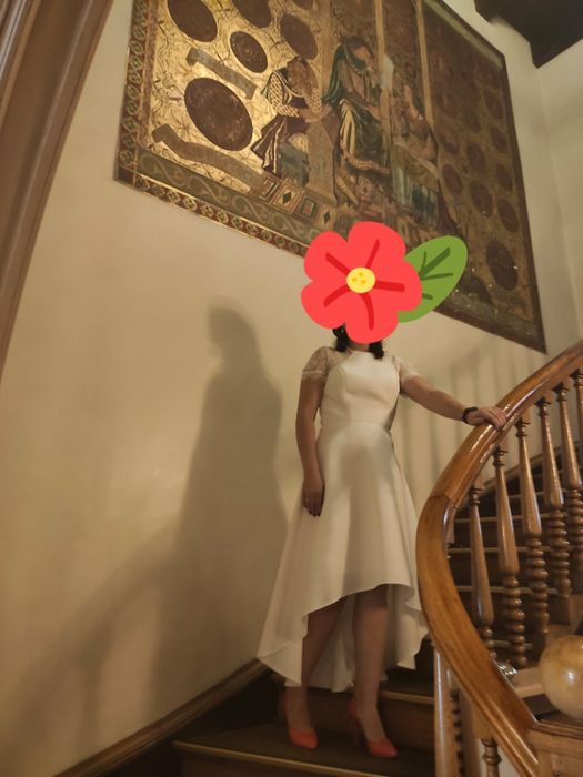 Вишукана святкова елегантна біла сукня  .