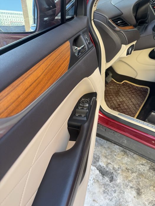 Lincoln MKC 2019 VIN 5LMCJ2C93KUL45415 фото оголошення 12 з 24