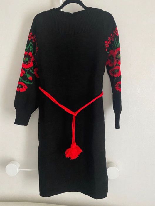 Вʼязана сукня-вишиванка (імітація вишивки р.М плаття святкове вбрання)