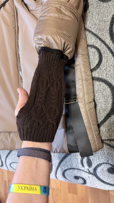 Зимова куртка жіноча з капюшоном 42-44р.