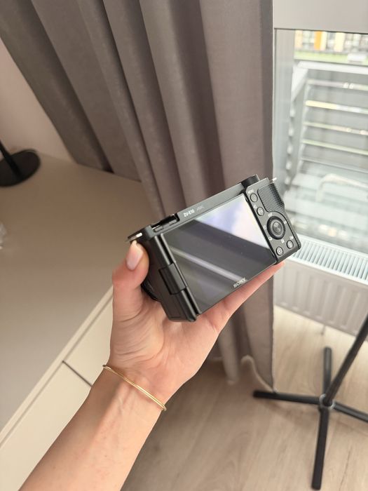 Продам Sony ZV-E10