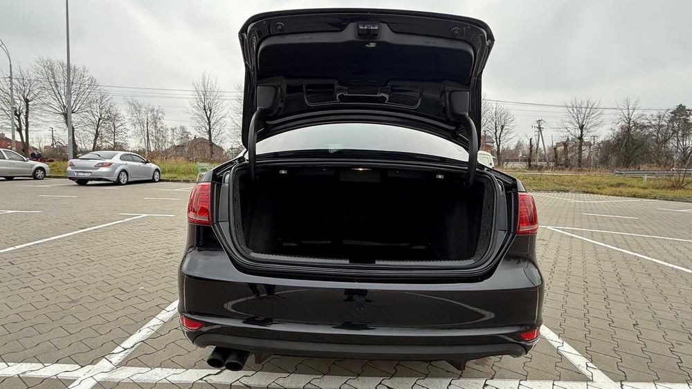 Volkswagen Jetta GLI 2.0 (220 к.с.) 2013
