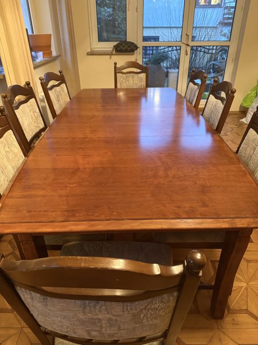 Stół plus 12 krzesel