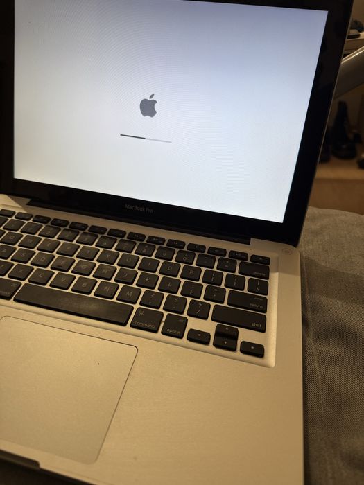 Macbook pro 13 com avaria