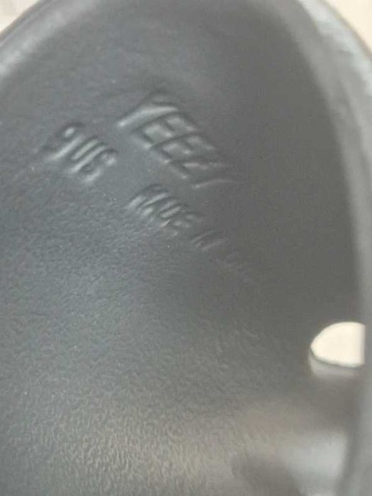 adidas Yeezy Slide .39