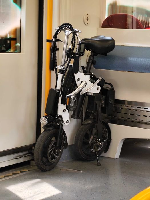 Bicicleta elétrica dobrável roda 12