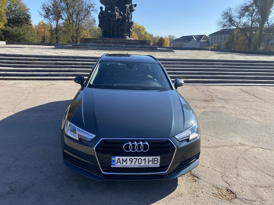 Автомобіль Audi A4 2017