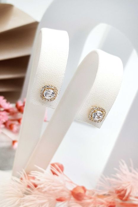 Złote kwadratowe kolczyki wysadzane błyszczącymi cyrkoniami pr. 585