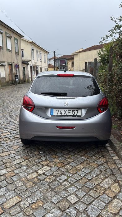Peugeot 208 1.2 Signature