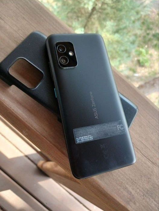 Продам Asus zenfone 8