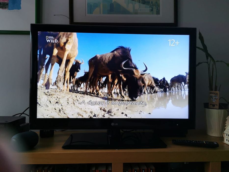 Televisão LG, modelo 37LE310
