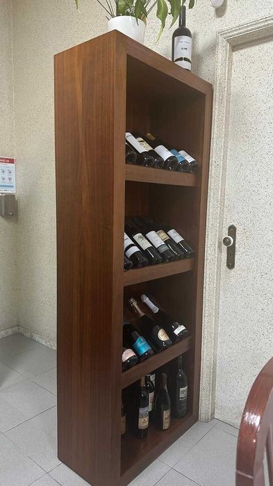 Expositor de vinhos