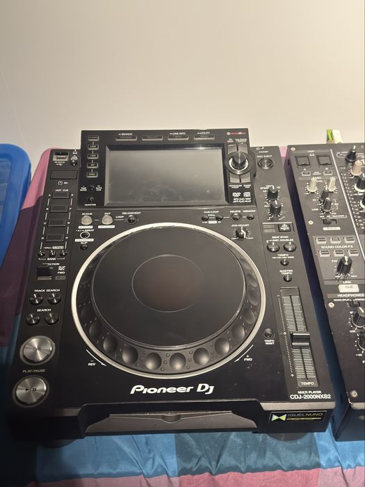 2 CDJ 2000 NEXUS 2 + mesa 900 NEXUS 2