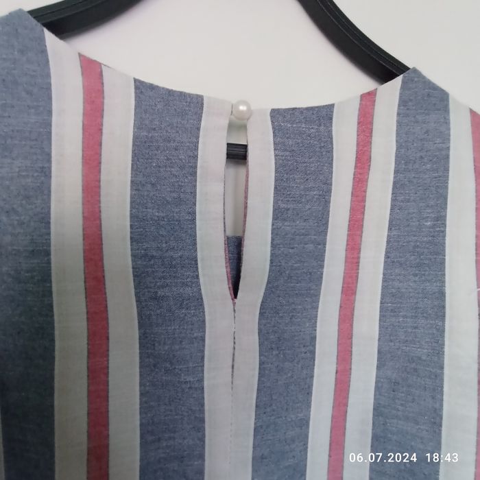 Szykowna lniana sukienka w paski z kieszeniami. Rozmiar M.