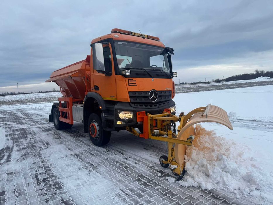 Wynajem pługopiaskarki /piaskarki /pojazdy do zimowego utrzymania dróg