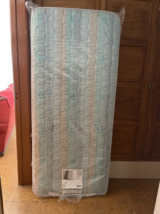 Colchao usaso mas muito limpo 1,80x80