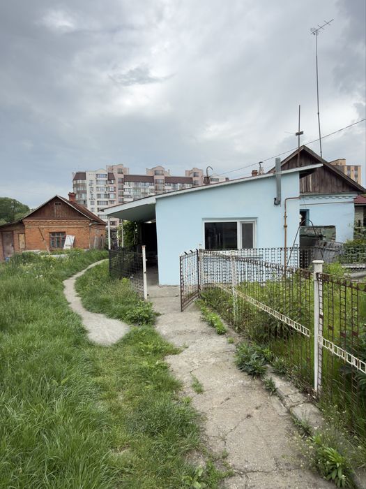 Продам будинок в центрі
